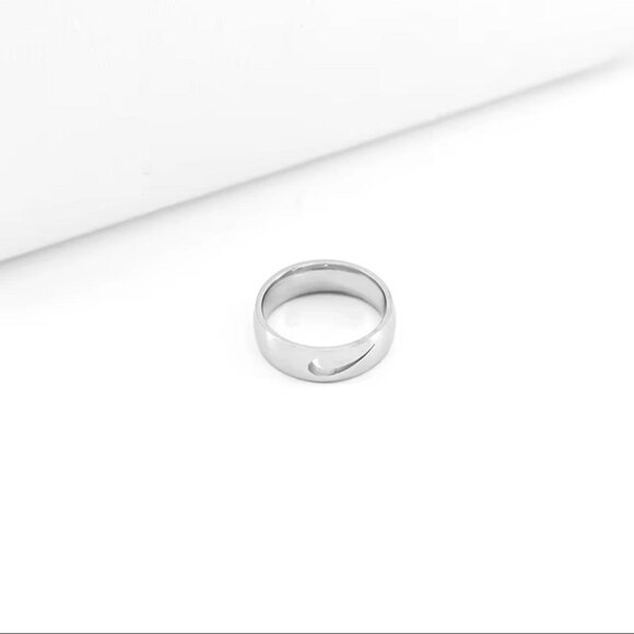 Nike Swoosh Ring - Size 9 - Silver - Y2K - Picture 2 of 2